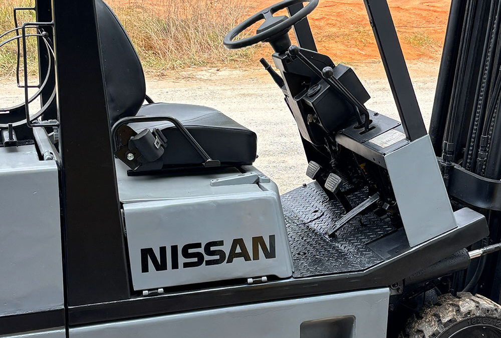 2000 Nissan 4000 LB