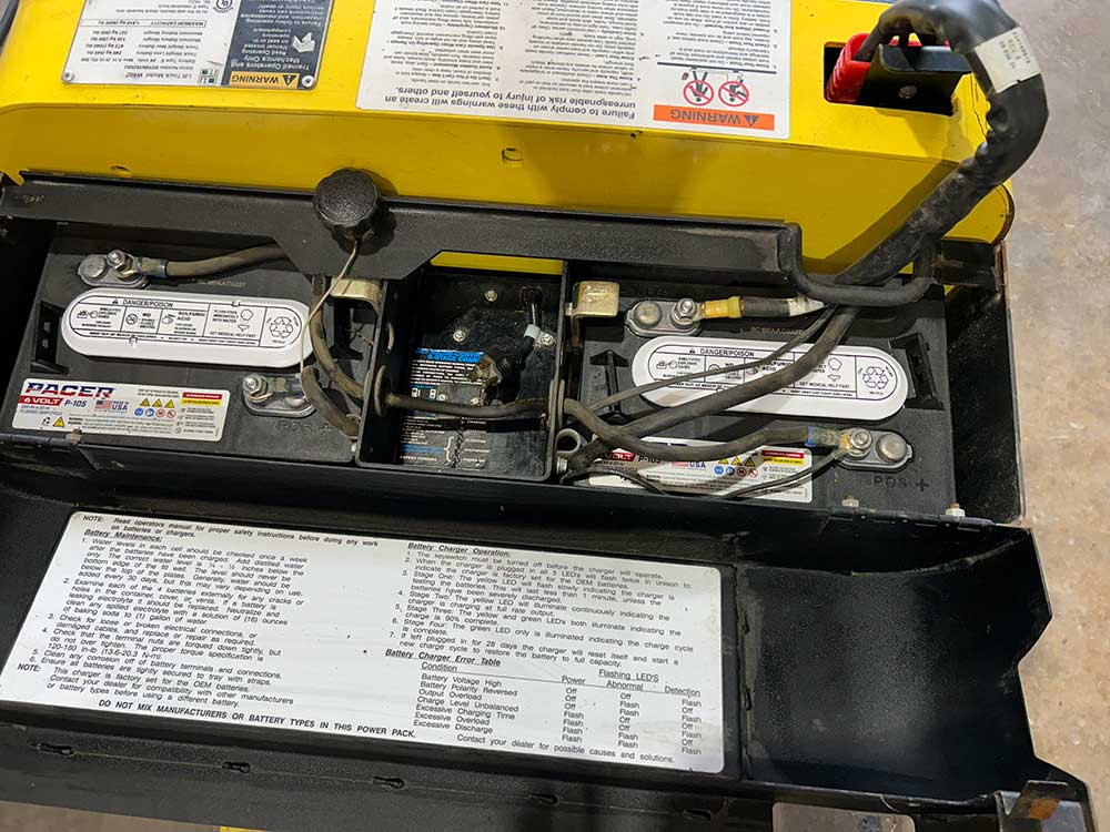 2009 Hyster W40Z electric lift truck angle view