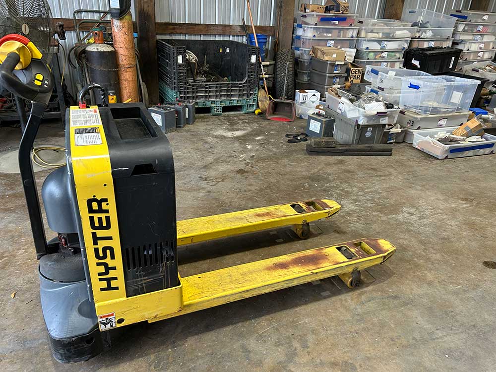 2009 Hyster W40Z electric lift truck battery compartment