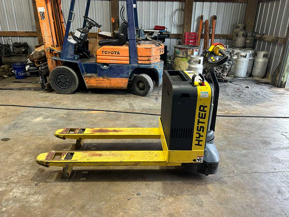 2009 Hyster W40Z electric lift truck front view